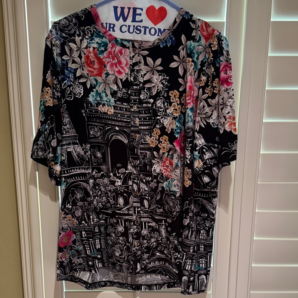 Johnny was THE JANIE FAVORITE KIMONO SLEEVE MANDARIN TEE size XL